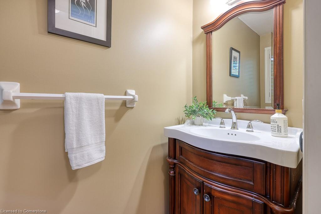 7-20 Forrest Avenue W Property Photo 17