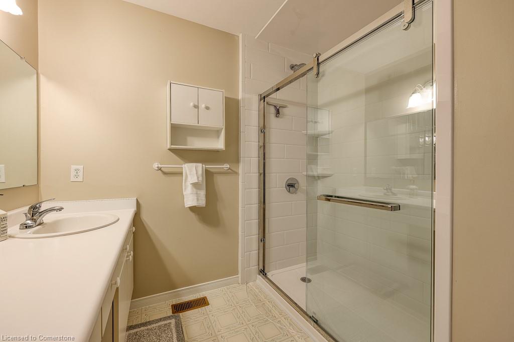 7-20 Forrest Avenue W Property Photo 21