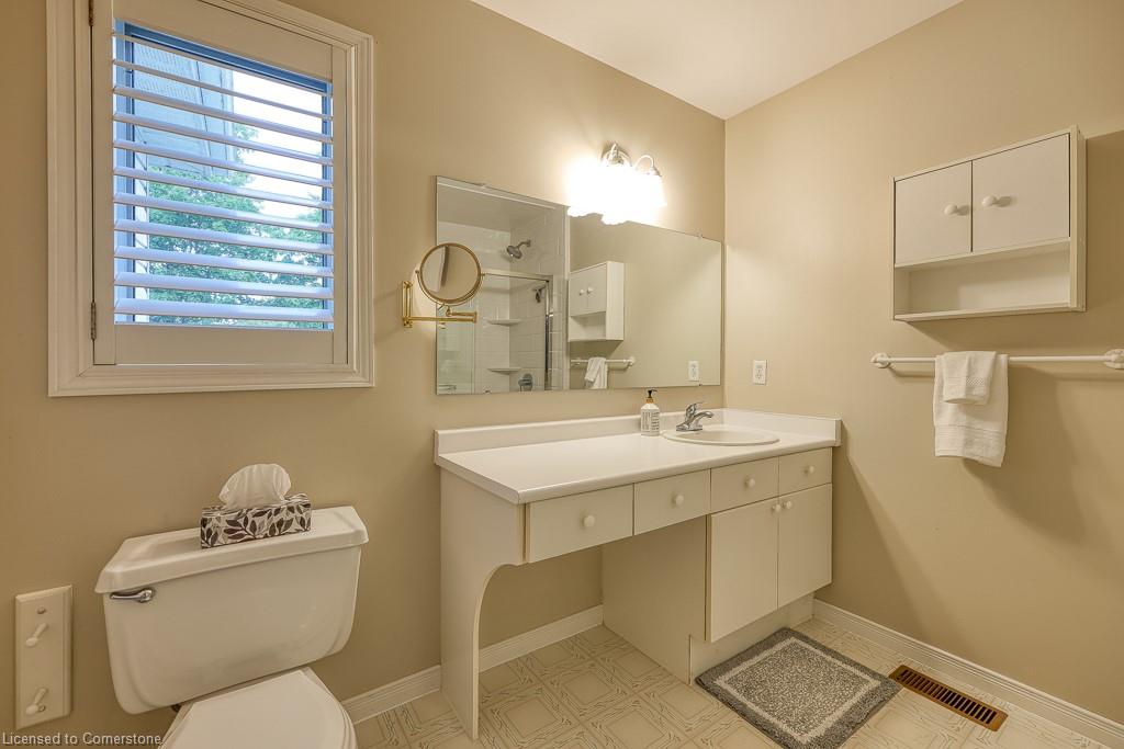 7-20 Forrest Avenue W Property Photo 22