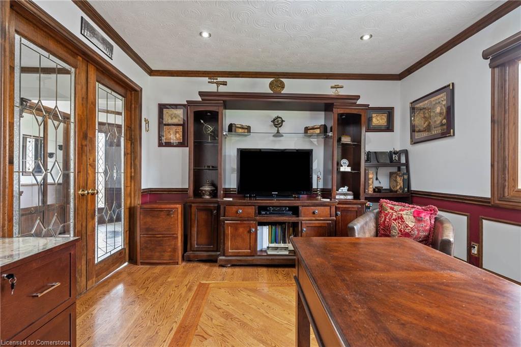 189 Charterhouse Crescent Property Photo 22