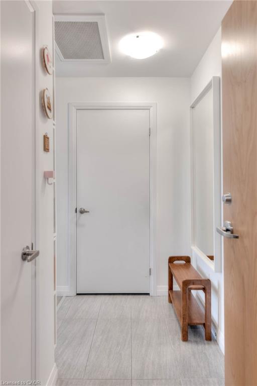 2608-60 Charles Street W Property Photo 4