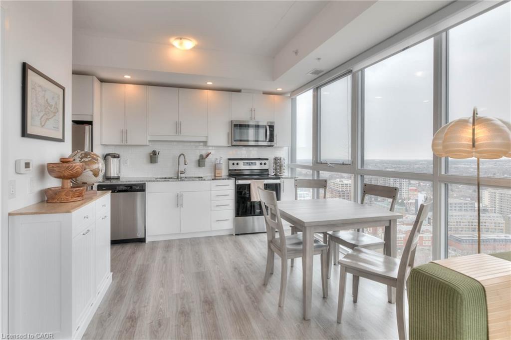 2608-60 Charles Street W Property Photo 8