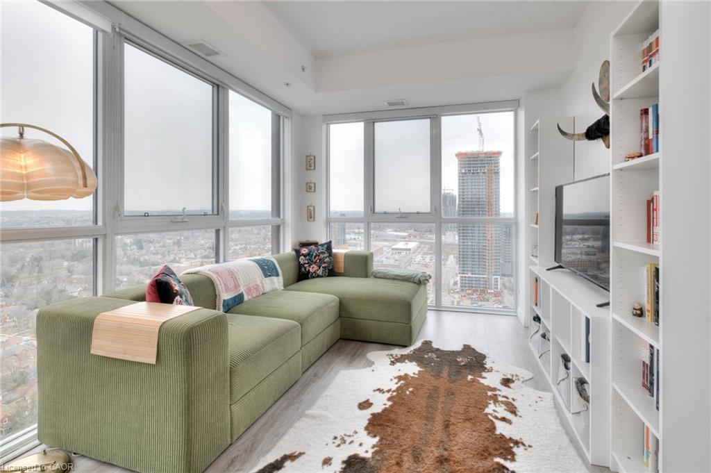 2608-60 Charles Street W Property Photo 14