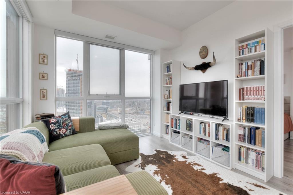 2608-60 Charles Street W Property Photo 15