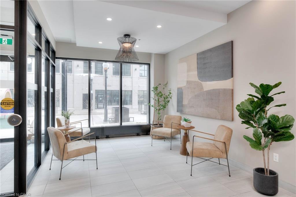 2608-60 Charles Street W Property Photo 29