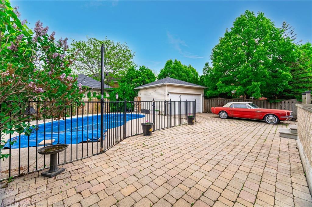 2676 Castle Hill Crescent Property Photo 42