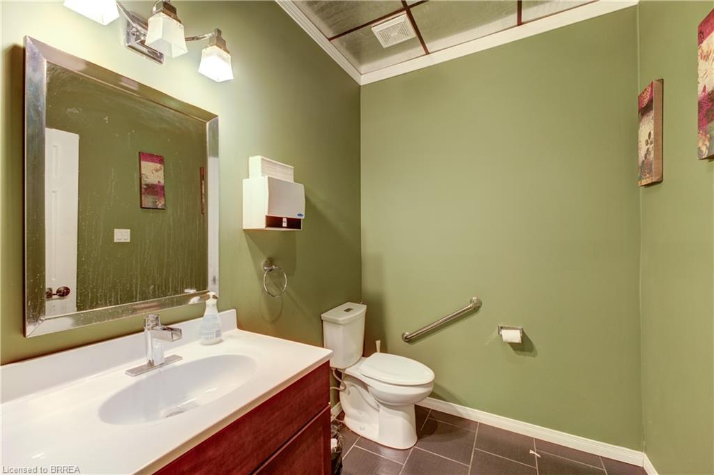 1-515 Park Road N Property Photo 18