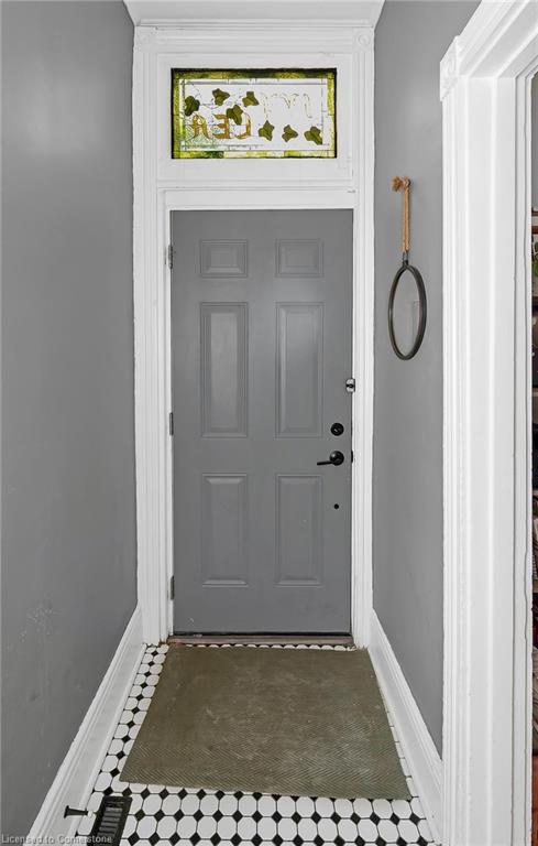 29 Emerald Street N Property Photo 3