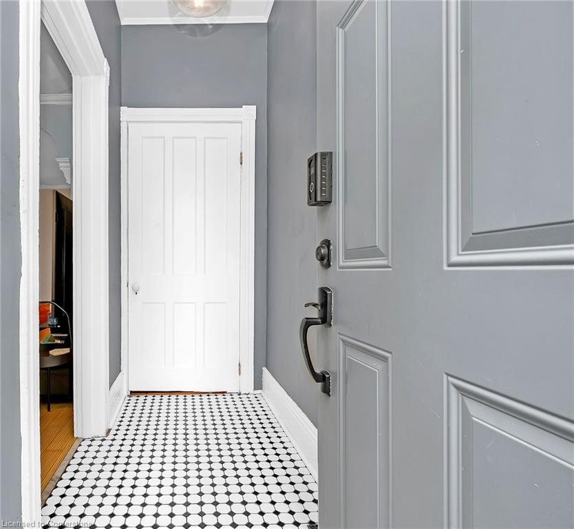 29 Emerald Street N Property Photo 4