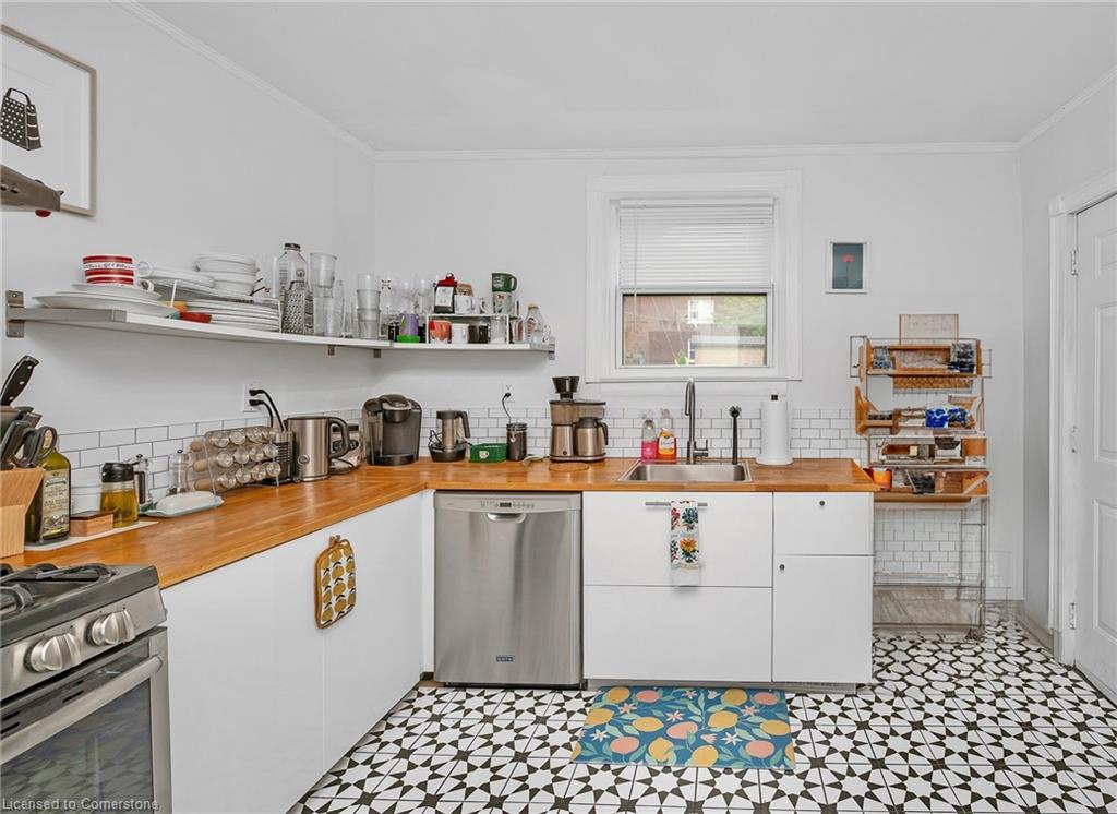 29 Emerald Street N Property Photo 12