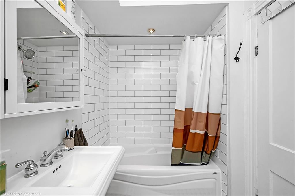 29 Emerald Street N Property Photo 13