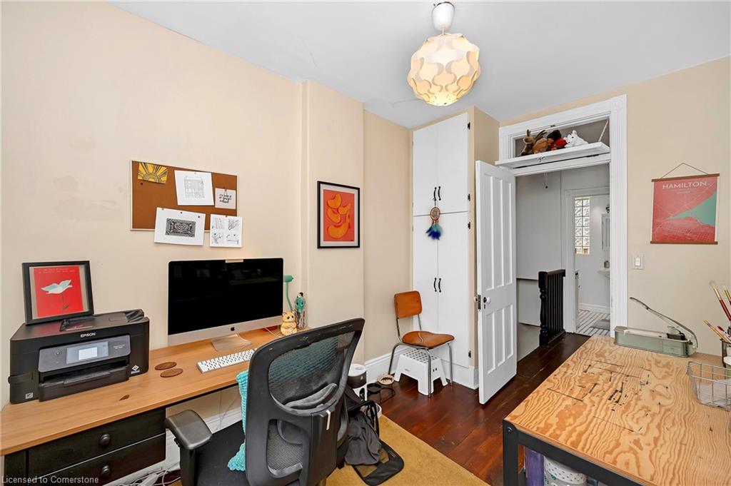 29 Emerald Street N Property Photo 16