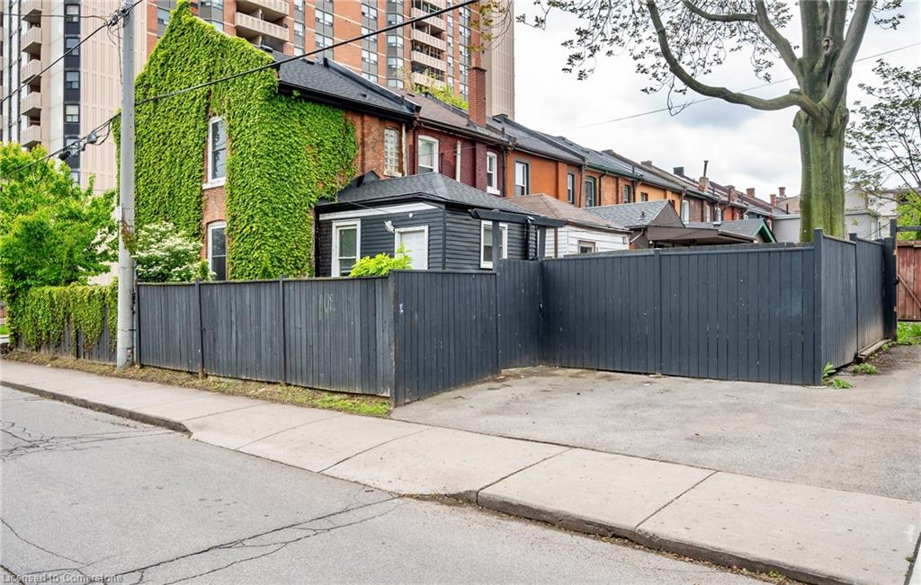 29 Emerald Street N Property Photo 23
