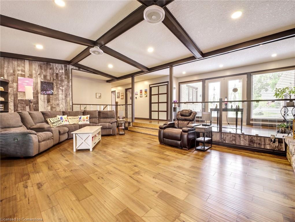 8 Westgate Circle Property Photo 5