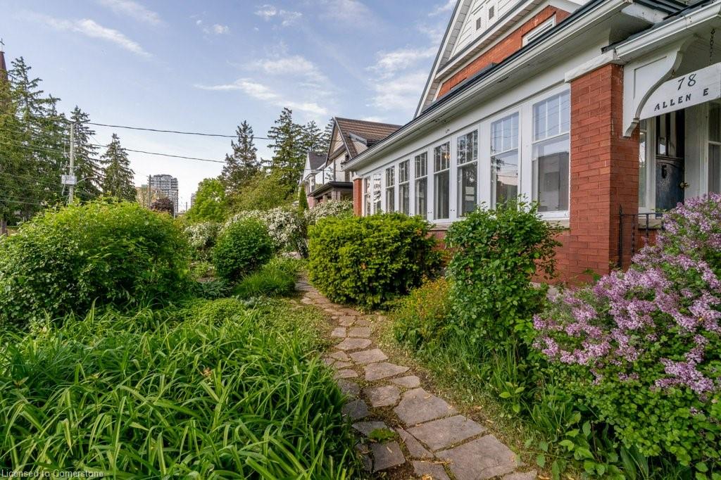 78 Allen Street E Property Photo 9