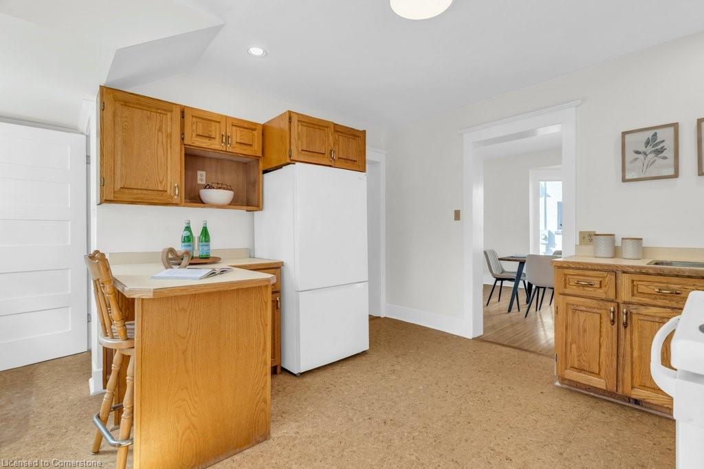 78 Allen Street E Property Photo 22