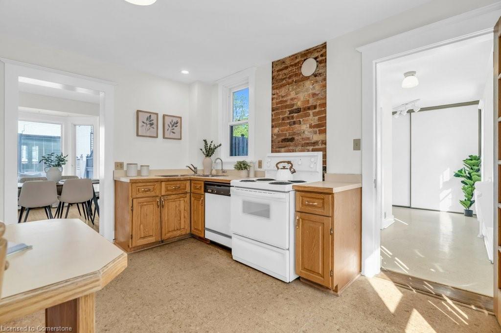 78 Allen Street E Property Photo 23