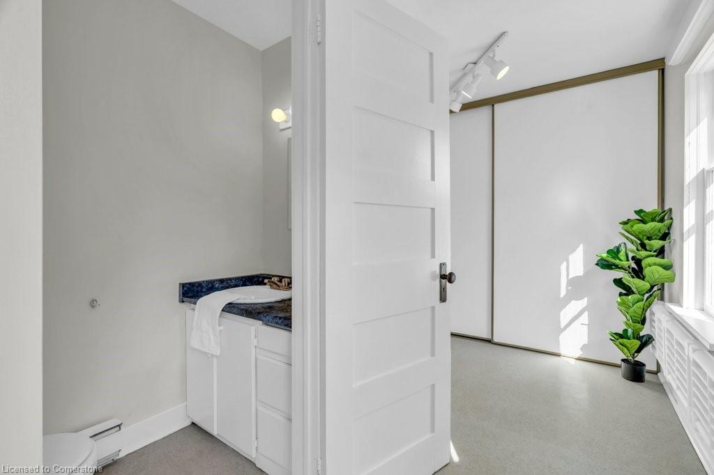 78 Allen Street E Property Photo 24