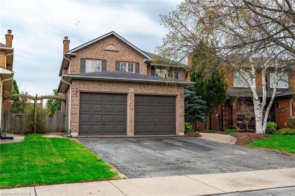 38 Fellowes Crescent Property Photo 2