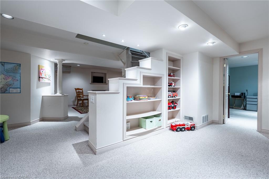 38 Fellowes Crescent Property Photo 27