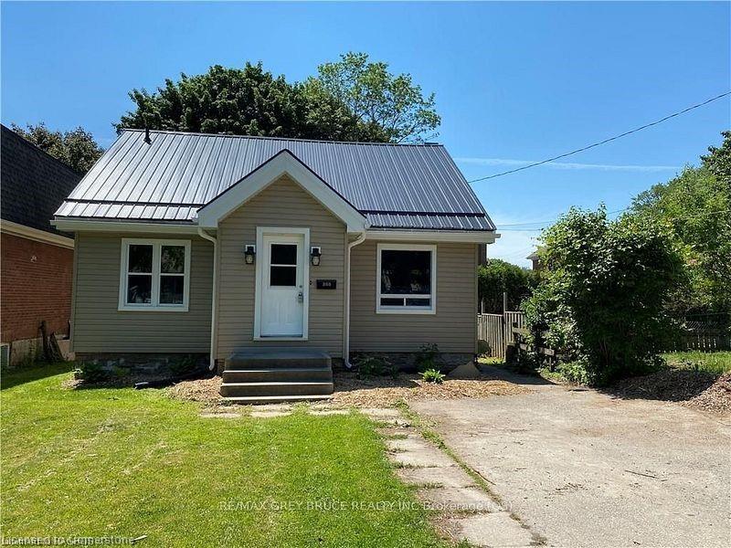 355 18th Street W Property Photo 1