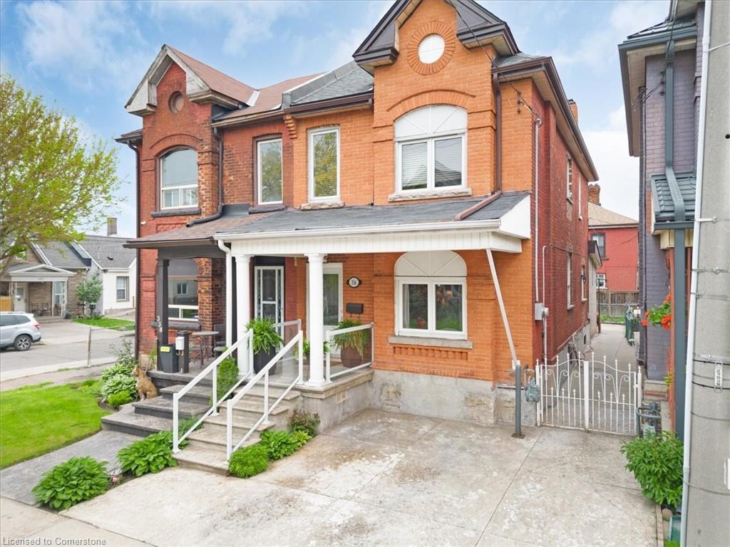336 Emerald Street N Property Photo 1