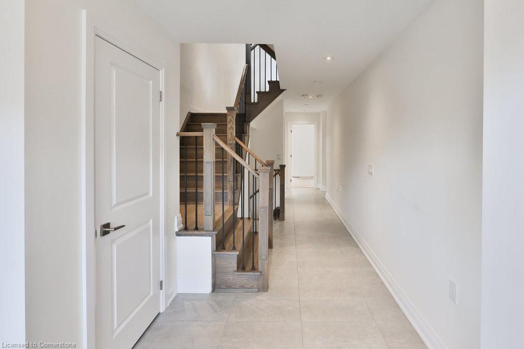 1663 Vellore Crescent Property Photo 4