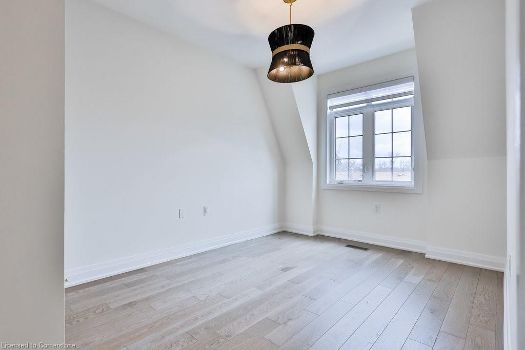 1663 Vellore Crescent Property Photo 21