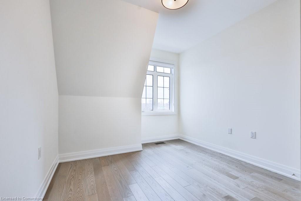 1663 Vellore Crescent Property Photo 23