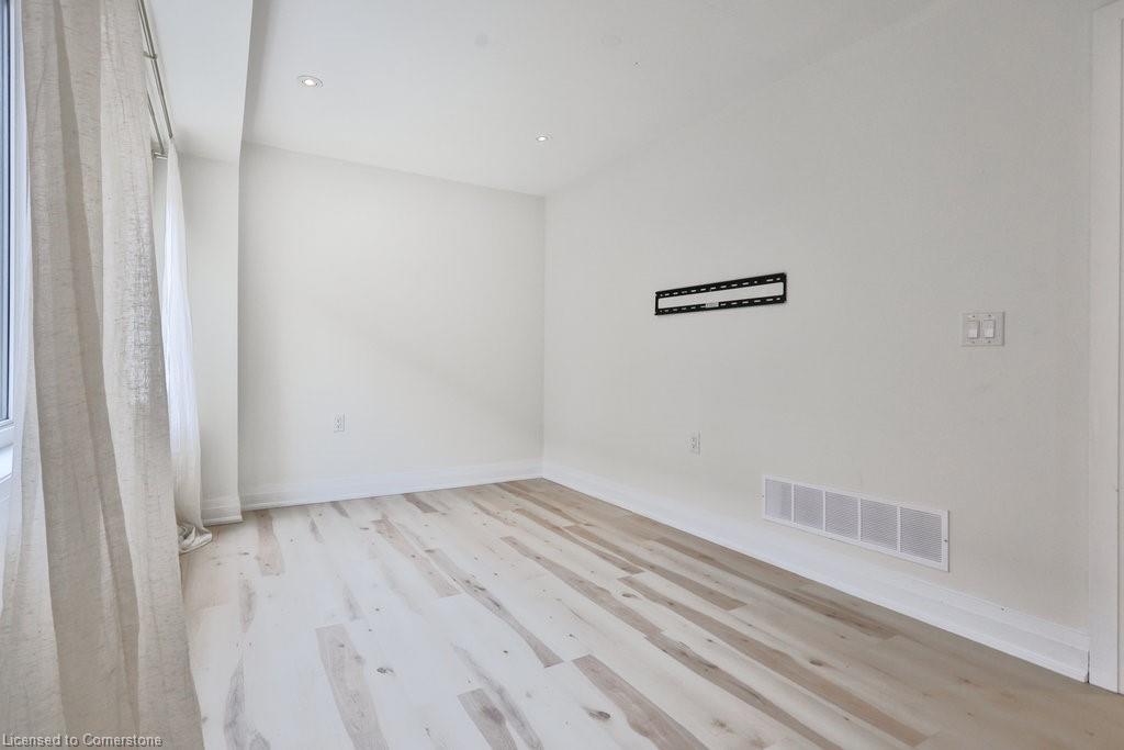 1663 Vellore Crescent Property Photo 29