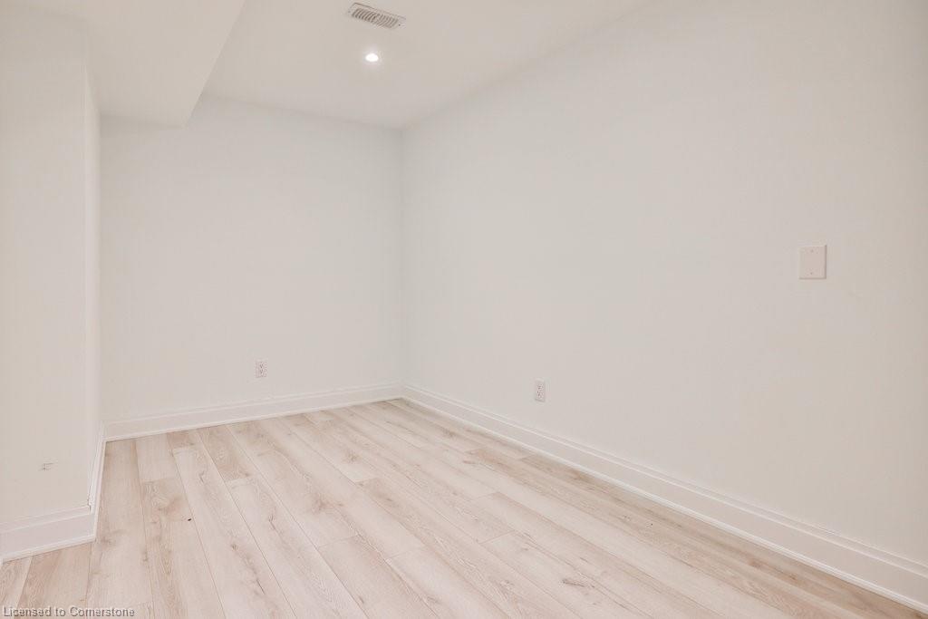 1663 Vellore Crescent Property Photo 33