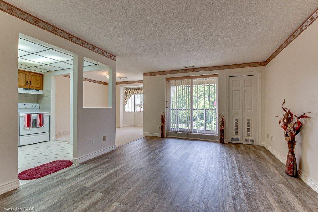 206-303 William Street Property Photo 1