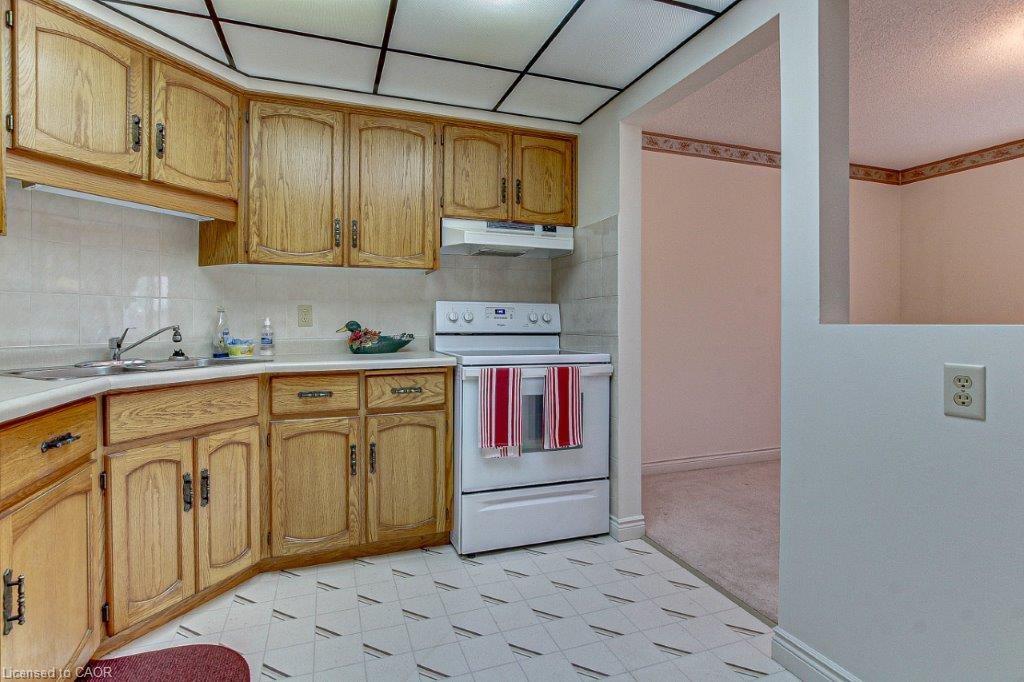 206-303 William Street Property Photo 3