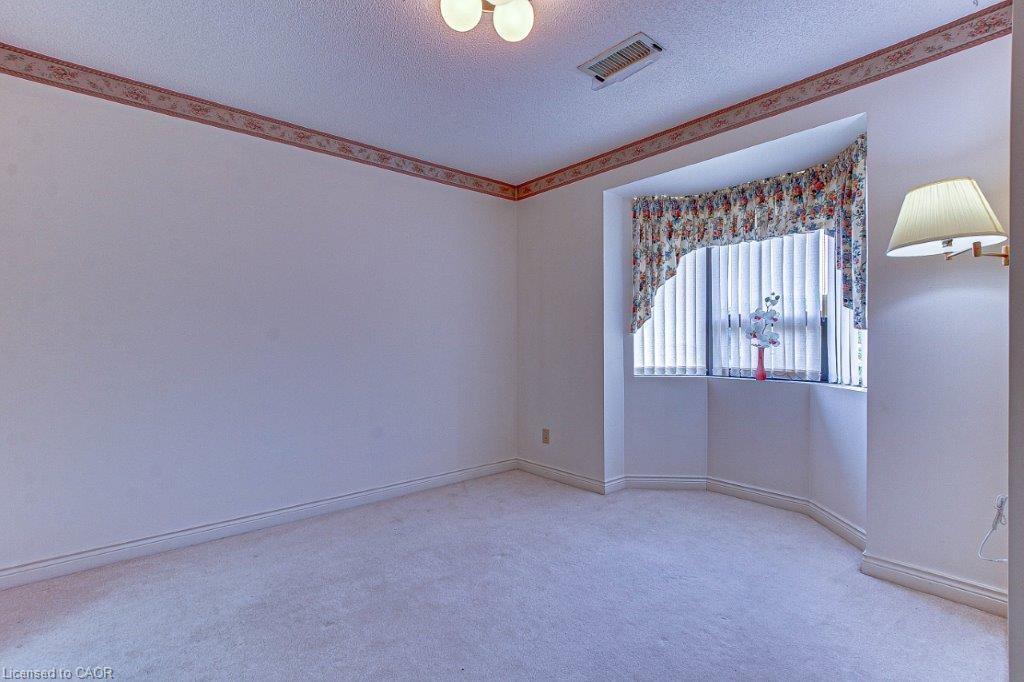 206-303 William Street Property Photo 4