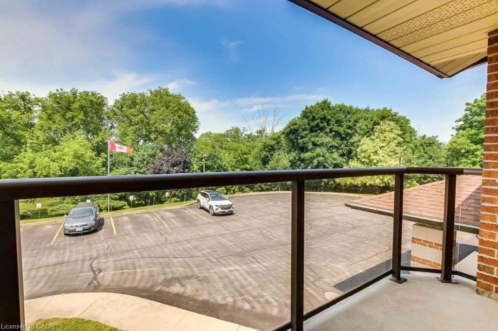 206-303 William Street Property Photo 8