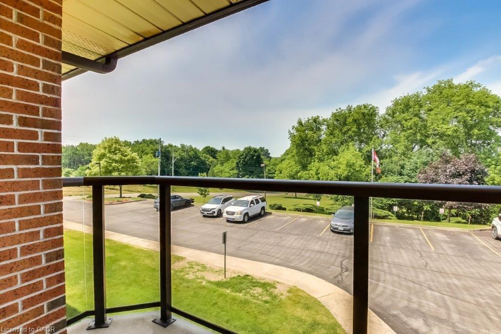 206-303 William Street Property Photo 9