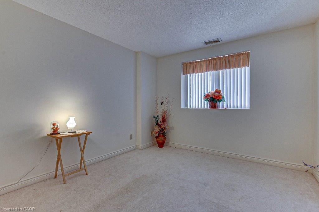 206-303 William Street Property Photo 11