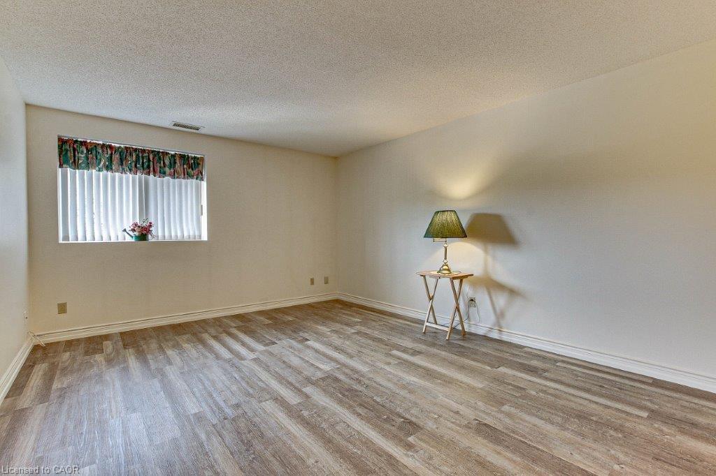 206-303 William Street Property Photo 13