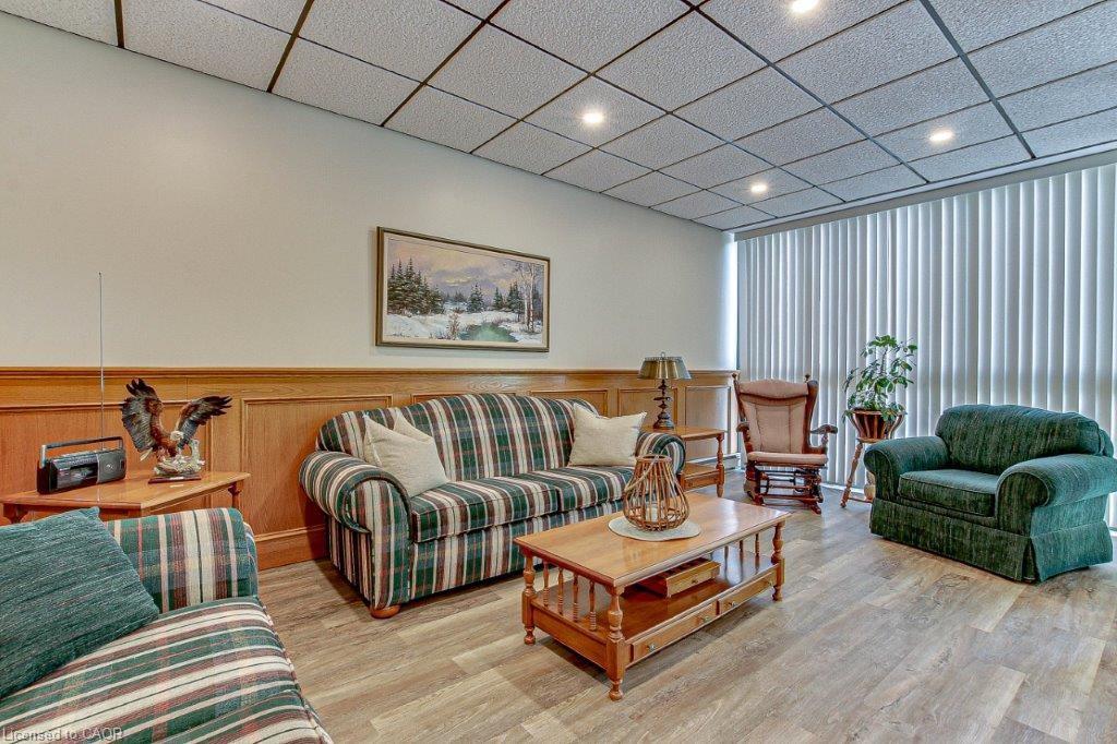 206-303 William Street Property Photo 18