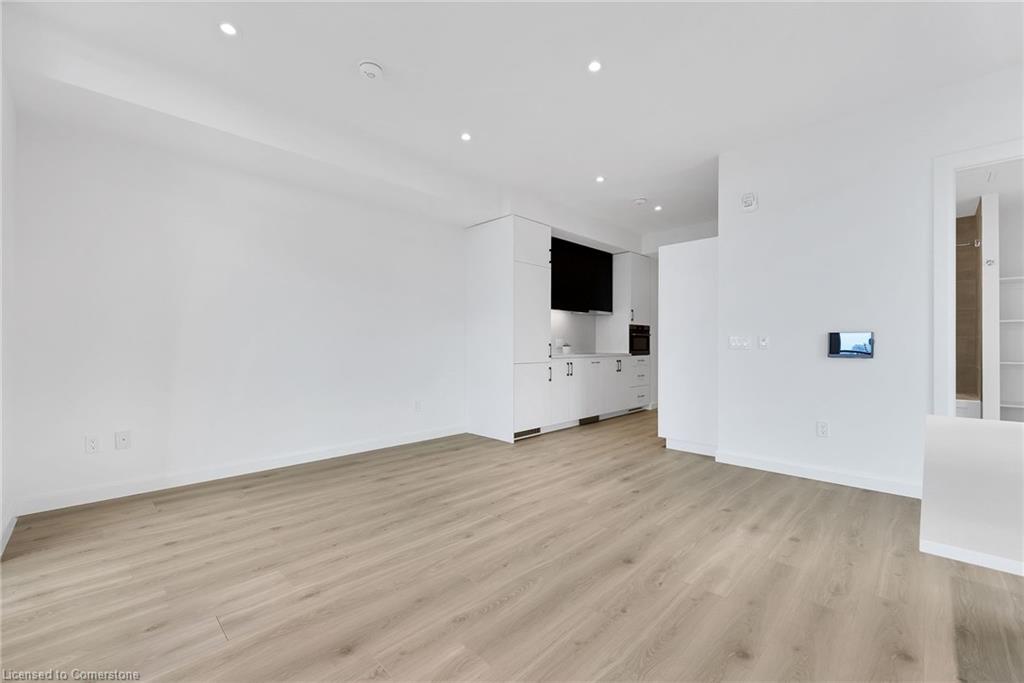 1813-741 King Street W Property Photo 8