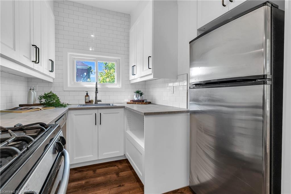 52 Henry Street Property Photo 10