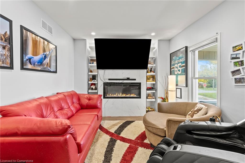 55 Albert Street W Property Photo 6