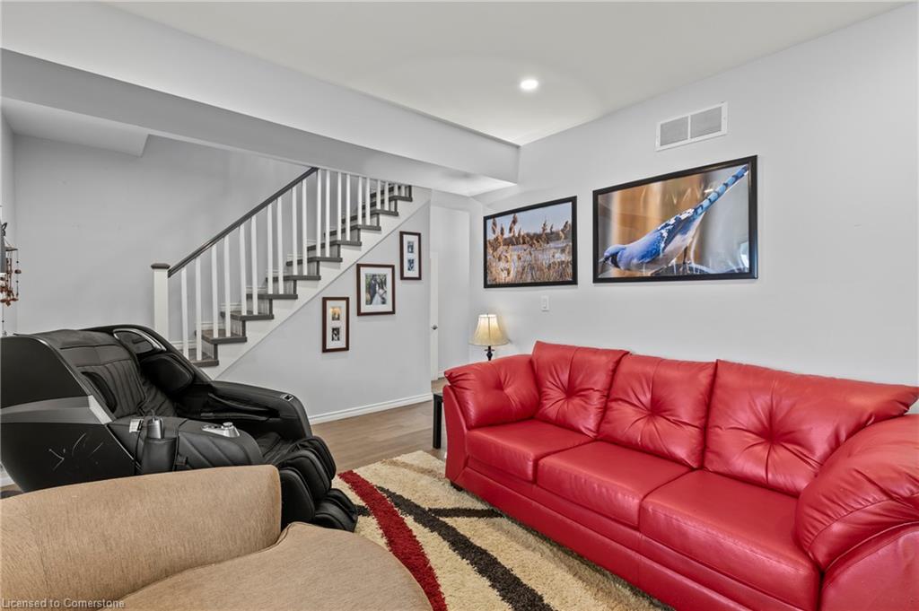 55 Albert Street W Property Photo 7
