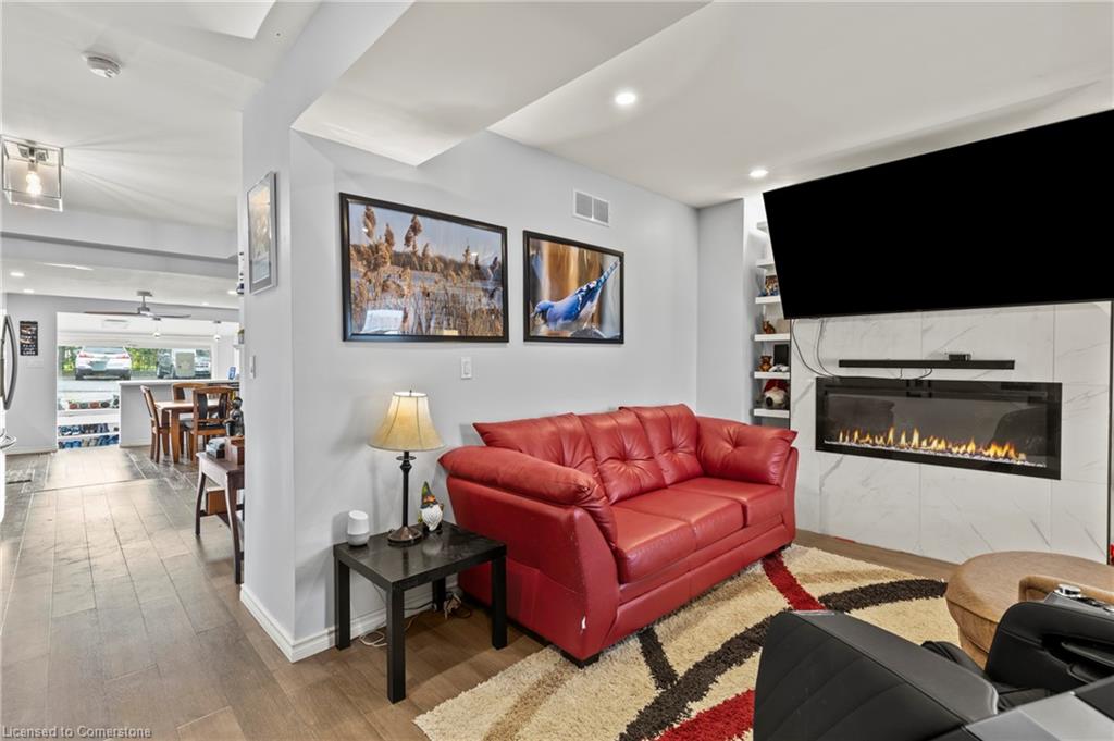 55 Albert Street W Property Photo 9