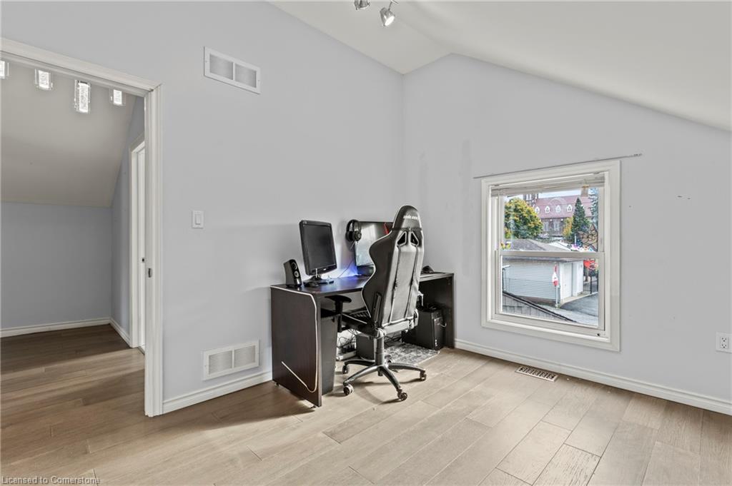 55 Albert Street W Property Photo 27