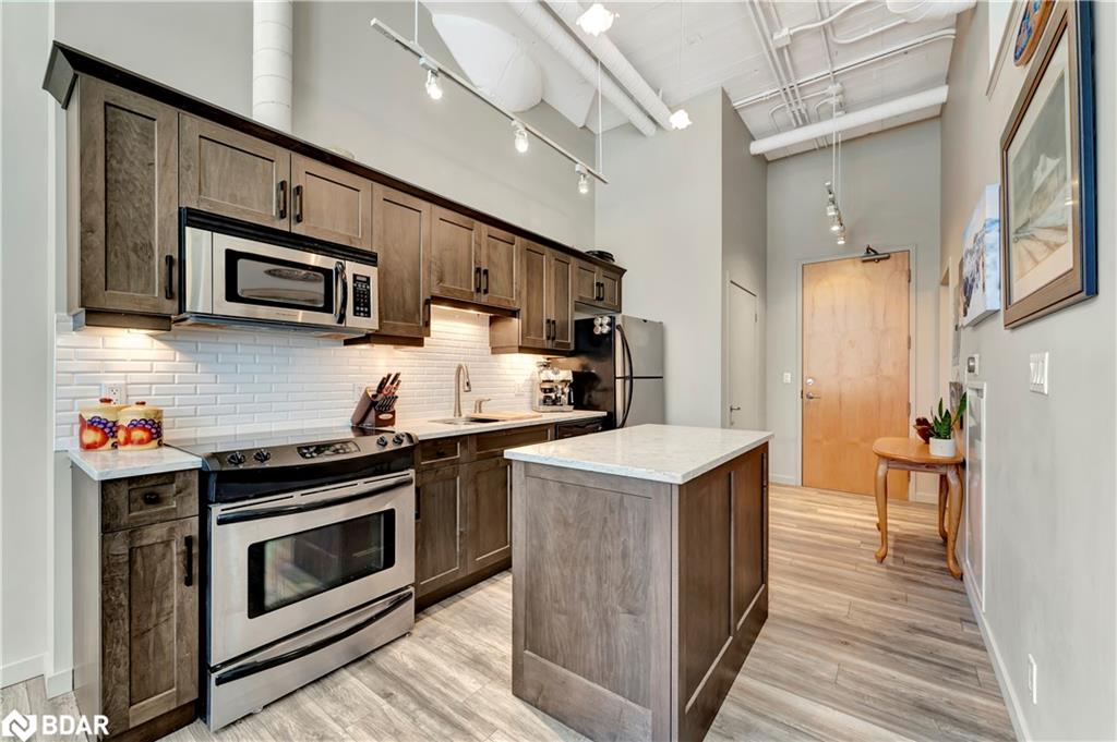 118-410 King Street W Property Photo 1