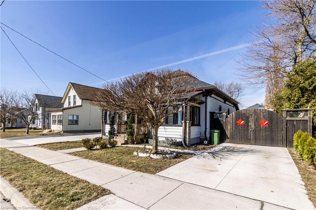 30 Erie Street Property Photo 4