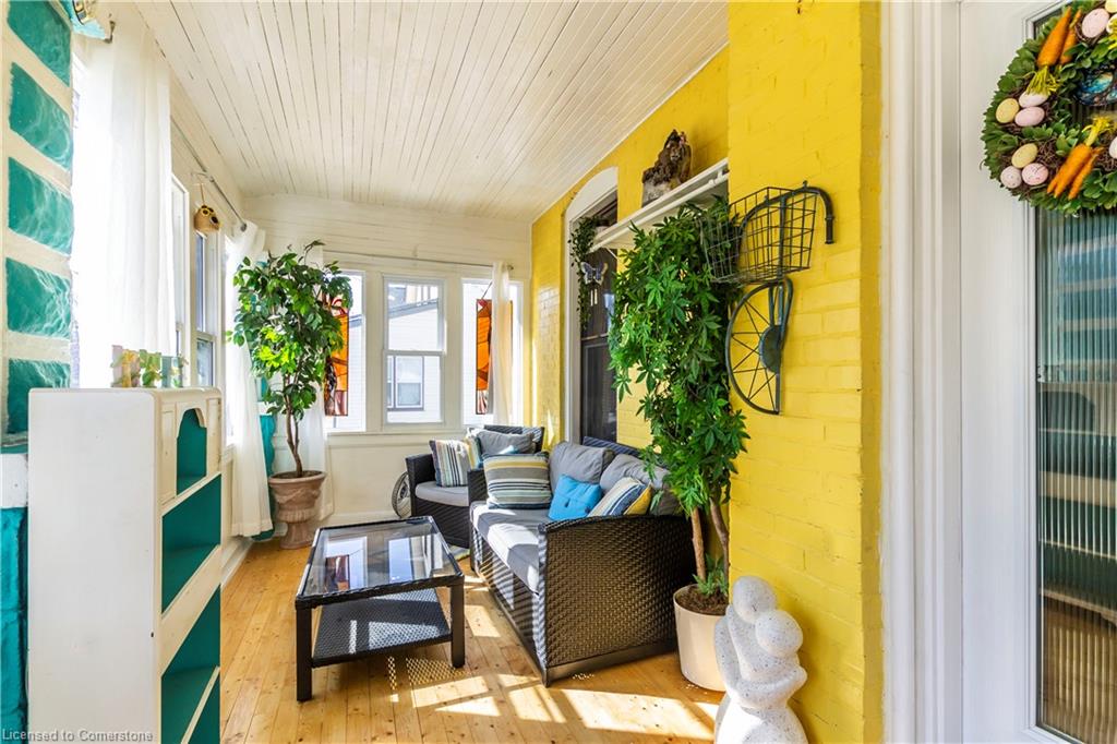 30 Erie Street Property Photo 7