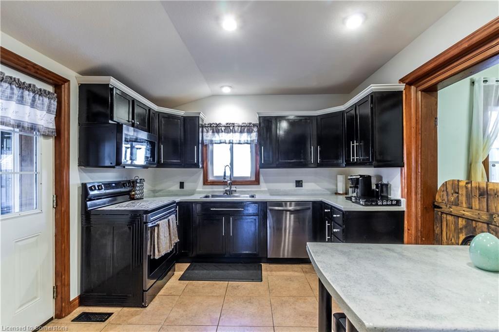 30 Erie Street Property Photo 23