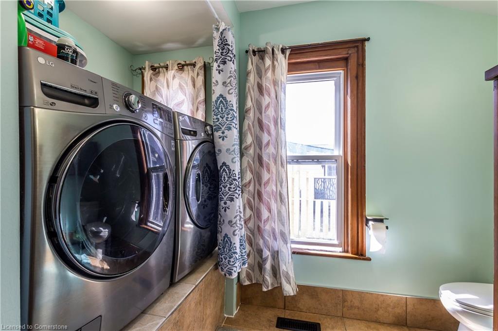 30 Erie Street Property Photo 29